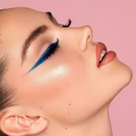 KYLE COSMETICS KYLIGHTER ILLUMINATING POWDER. - Picture 3 of 10